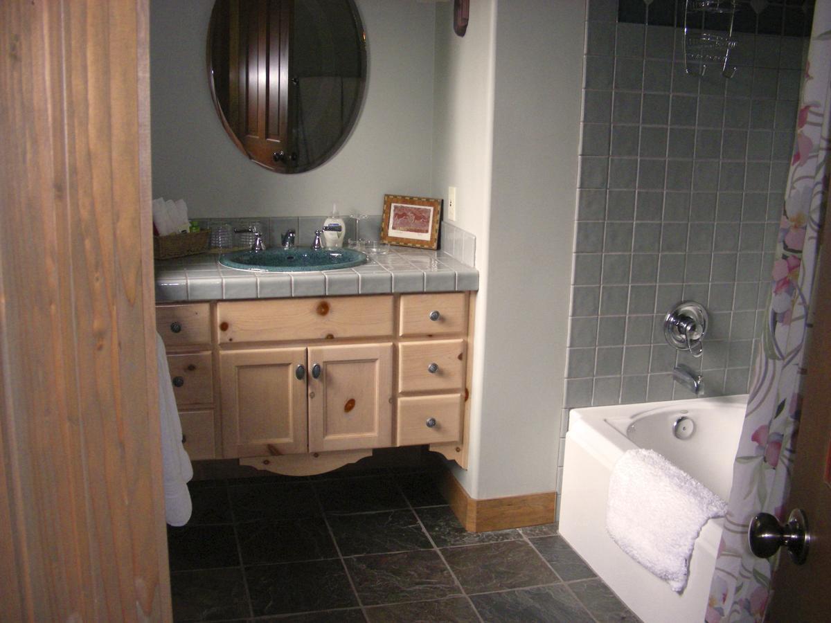 Hideaway Lodge B And B Woodinville Extérieur photo